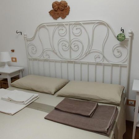Appartamento La Rondine 佩萨罗 外观 照片