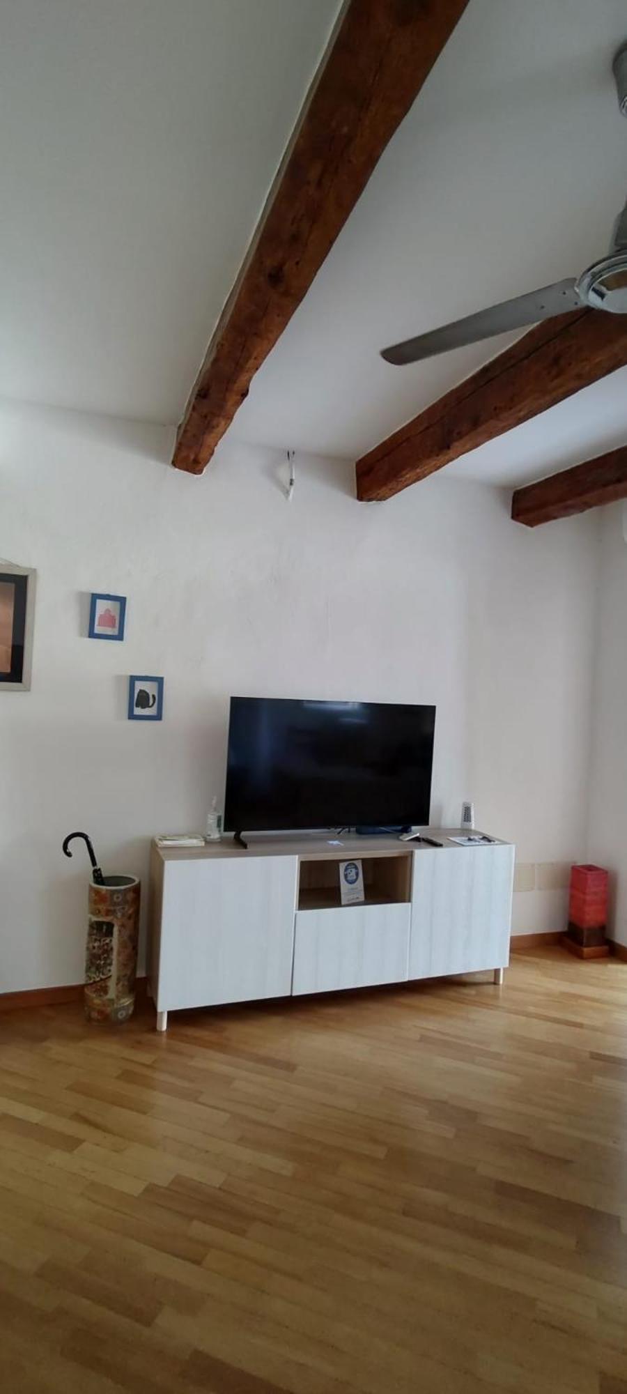 Appartamento La Rondine 佩萨罗 外观 照片
