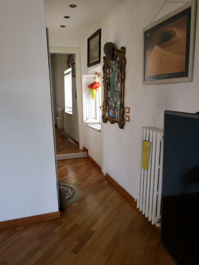 Appartamento La Rondine 佩萨罗 外观 照片