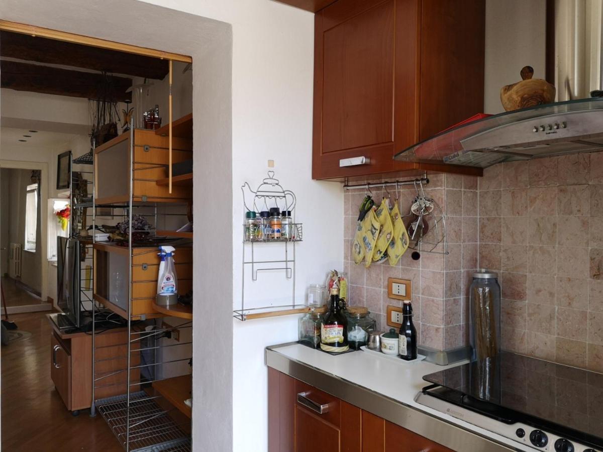 Appartamento La Rondine 佩萨罗 外观 照片