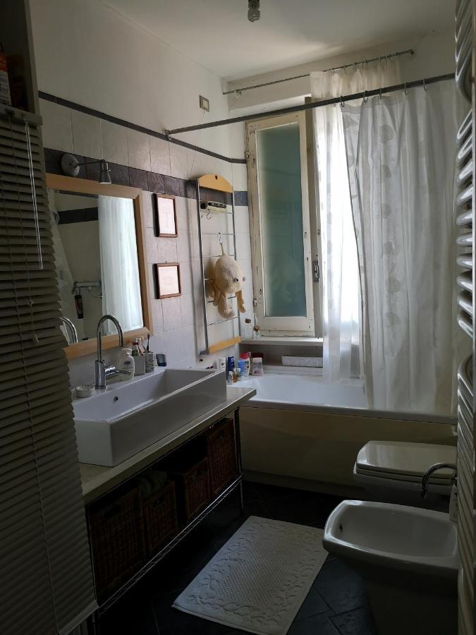 Appartamento La Rondine 佩萨罗 外观 照片
